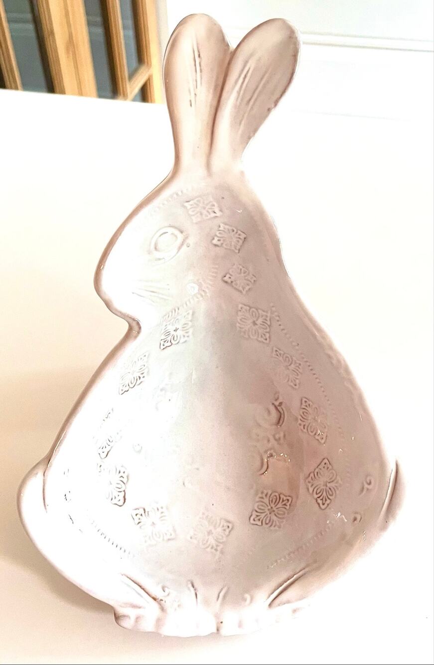 VIETRI BELLEZZA Italy White Embossed Ceramic Rabbit Figurine 9” Decor